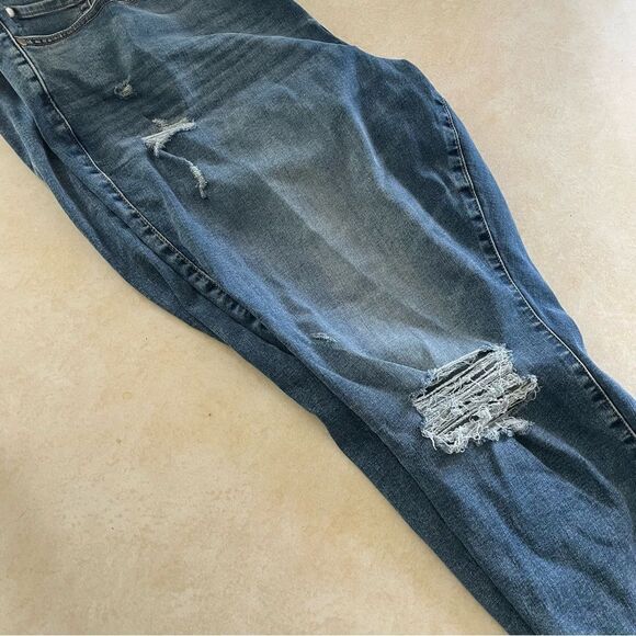 Torrid Jegging denim jeans size 26R distressed women’s super soft - Picture 5 of 5